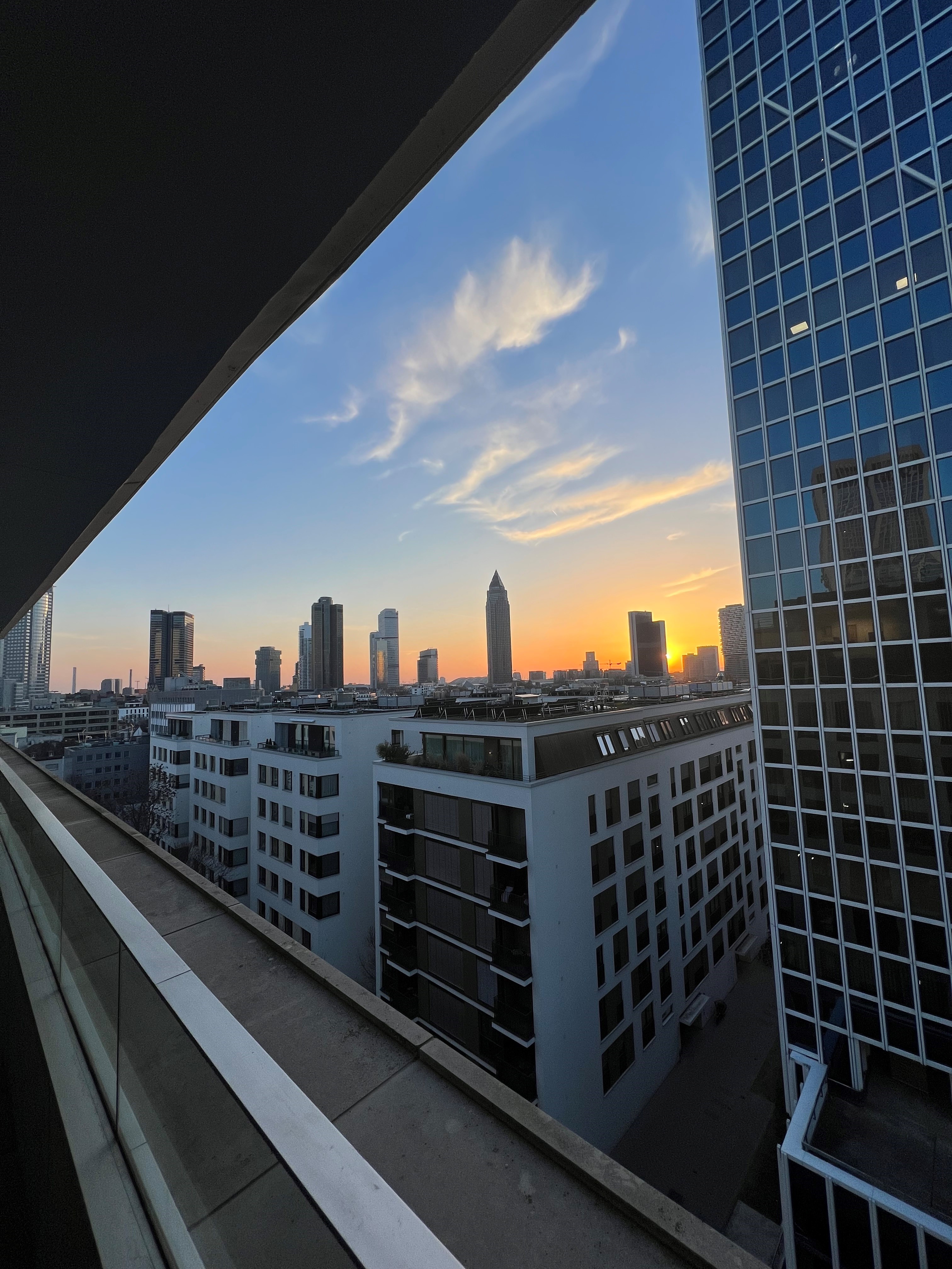 Skyline von Frankfurt bei Sonnenuntergang